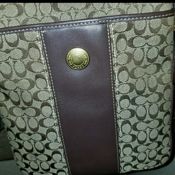 Coach Crossover - Picture 2 of 5